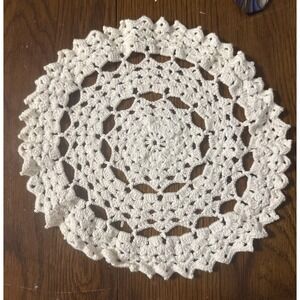 LARGE LOT VINTAGE BATTENBURG LACE, CUT-OUTS AND‎ DOILIES PRICED INDIVIDUALLY